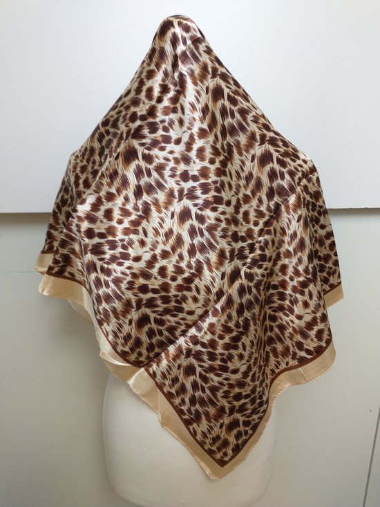 Vierkante dames sjaal Anniek-panterprint-beige bruin cacao donkerbruin-90x90-halssjaal neksjaal