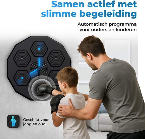 Een vader en zoon boksen samen op een zwart trainingsapparaat met hexagonaal design, blauwe lichten en een icoon dat aangeeft 'geschikt voor jong en oud'.