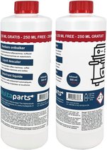 Twee witte flessen met rode dop. Tekst op de flessen in Nederlands, Engels en Frans. 250 ml gratis.