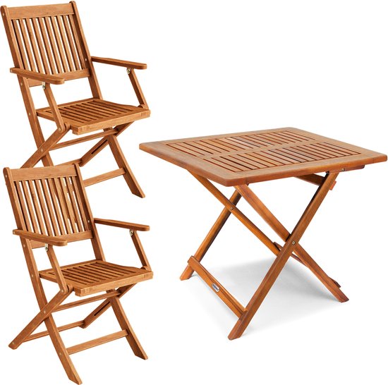 Houten klaptafel en twee klapstoelen met armleuningen, gemaakt van acaciahout.
