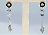 Oor stekkers chirurgisch staal open rond knop met twee kristal en ketting en eronder een druppel AB crystal die alle kleur schitterend.