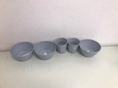 Kunststof set - vijf stuks - drie bakjes en twee bekers - blauw
