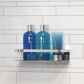 Étagère de douche chromée avec deux flacons bleus de shampoing et gel douche, et un verre bleu.