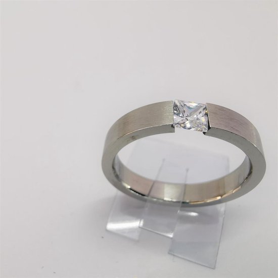 Schitterend dames edelstaal ring met vierkant kristal in