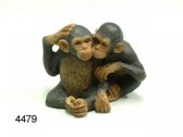 2 Chimpanseebeeldjes van polystone, 7 cm hoog