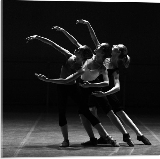 Acrylglas - Sierlijke Dansers op Podium (zwart/wit) - 50x50cm Foto op Acrylglas (Wanddecoratie op Acrylglas)