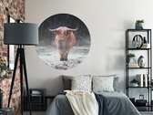 Luxe Behangcirkel zelfklevend Schotse hooglander in de mist - bruin/grijs/natuur - Sticky Decoration - wooncirkel - decoratie - woonaccesoires - behangcirkel - diameter 130 cm