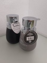Zeep flesjes- twee stuks