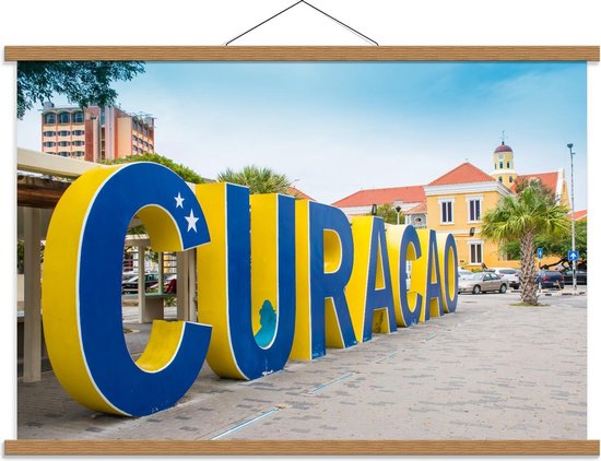 Schoolplaat – Curaçao Letters in de Stad - 90x60cm Foto op Textielposter (Wanddecoratie op Schoolplaat)