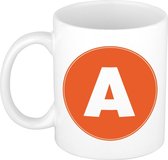 Mok / beker met de letter A oranje bedrukking voor het maken van een naam / woord - koffiebeker / koffiemok - namen beker