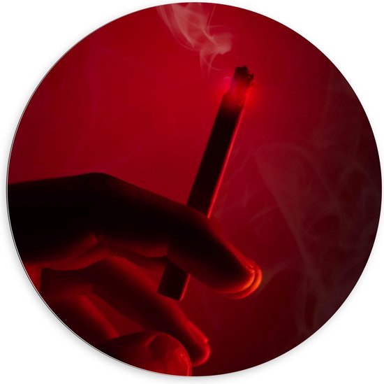 Dibond Wandcirkel - Brandende Sigaret in Rood Licht - 100x100cm Foto op Aluminium Wandcirkel (met ophangsysteem)
