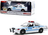 Ford Crown Victoria Police Interceptor 2011 "NYPD" Hot Pursuit Wit / Blauw 1-24 Greenlight Collectibles