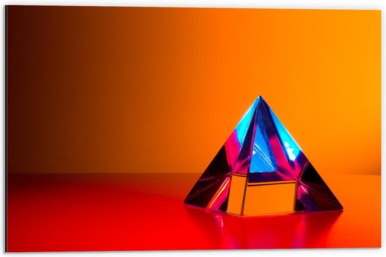 Dibond - Gekleurde Geometrische Piramide - 60x40cm Foto op Aluminium (Met Ophangsysteem)