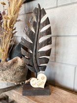 Houten blad - veer zwart - hoogte  53 cm + hartje heel veel liefs - verjaardag - cadeau - landelijk stoer en sfeervol wonen