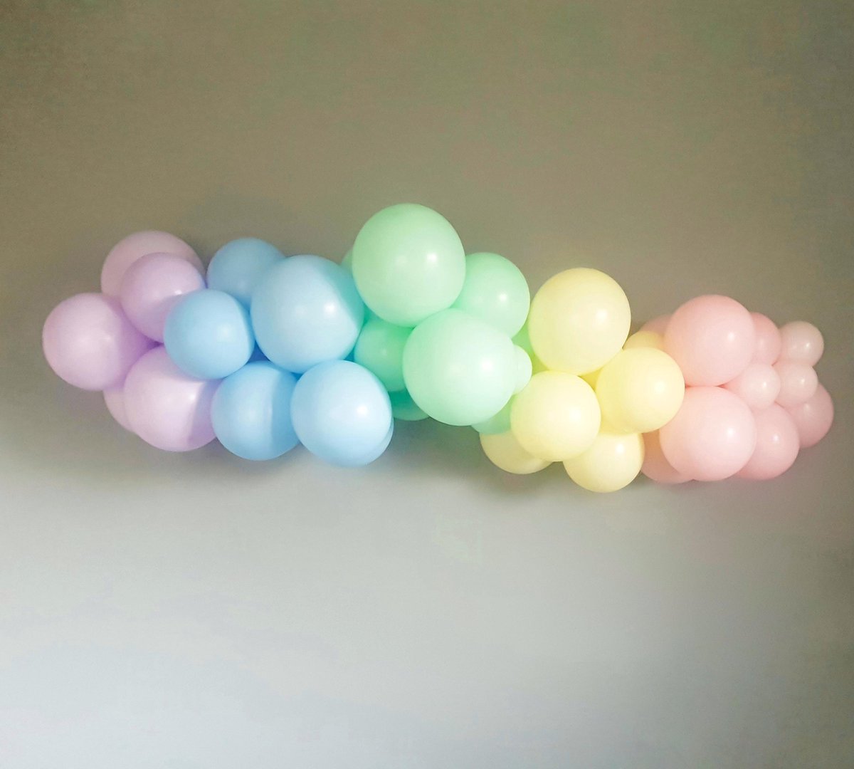Studio Hip Hooray - DIY Ballonslinger / Pastel regenboog