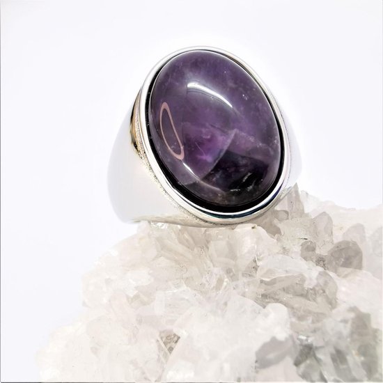 Ovale brede zegelring in edelstaal met Amethist edelsteen maat 22. Deze geweldige ring is mooie zelf te dragen of iemand cadeau te geven.