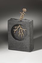 sculptuur sterkte meting - kind trekt aan plant