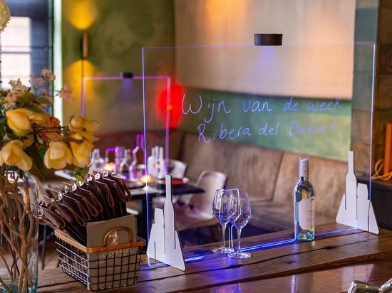 Wijnscherm met Verlichting | Proostscherm | Plexiglas Tafelscherm | Plexiglas scherm | Horecascherm | Restaurantscherm |  Horeca scherm | Restaurant scherm | 100 x 74 cm