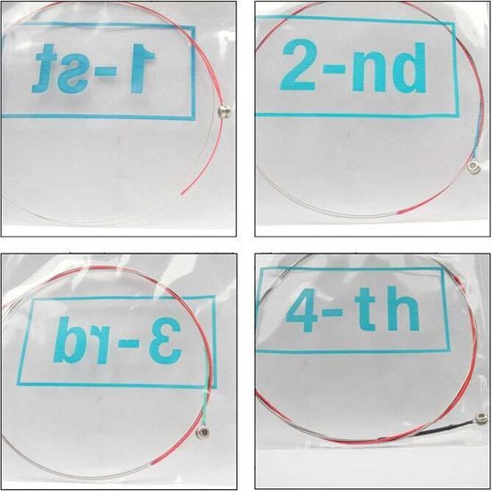 Vier afzonderlijke vioolsnaren in plastic verpakkingen met blauwe labels: 1-st, 2-nd, 3-rd, 4-th. Met zilverkleurige en roodachtige snaren.