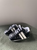 Baby sneaker gympen elastiek zwart wit 0-6 mnd