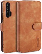 DG.MING Retro Oil Side Horizontal Flip Case met houder & kaartsleuven & portemonnee voor Huawei Honor 20 Pro (bruin)