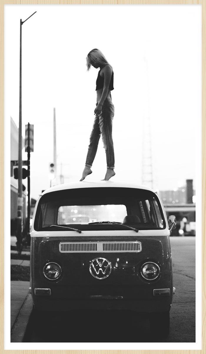 Schilderij - Volkswagen bus - Collectie Travel stories - Forex met zwarte Lijst - 70x118cm