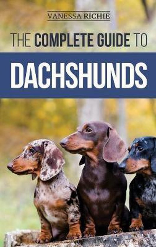 Boekomslag: The Complete Guide to Dachshunds met drie teckels met verschillende vachtkleuren op een boomstam.