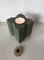 cadeautje - ritual - geschenkset - El Beton Vuur & Natuur La X - kaarsenhouder - wachinelichthouder - kaarsen - beton - touw - sfeerlicht - kaarsen - wachinelichtjes - groen - hand