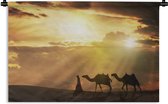 Wandkleed Kameel - Arabische man en kamelen zonsondergang Wandkleed katoen 150x100 cm - Wandtapijt met foto