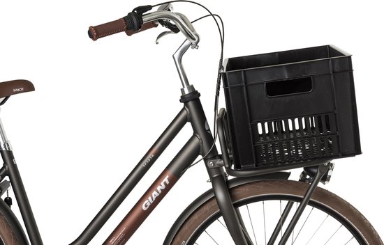 Detailopname van de voorkant van een zwarte transportfiets met bruine accenten, voorzien van een zwart krat.