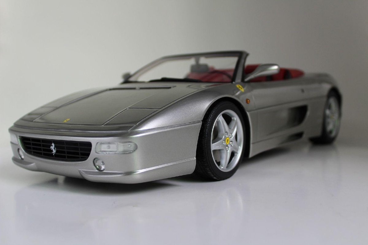 Hot Wheels Ferrari F355 Spider Grise 1/18 23907