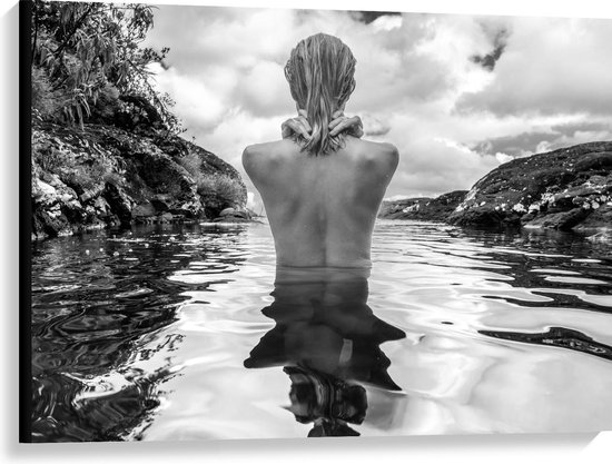 Canvas  - Naakte Vrouw in het Water (zwart/wit) - 100x75cm Foto op Canvas Schilderij (Wanddecoratie op Canvas)