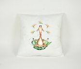 Kussensloop Yoga Giraffe Namaste - Sierkussen - Decoratie - Kinderkamer - 45x45cm - Exclusief Vulling - PillowCity