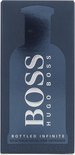 Blauwe Hugo Boss Bottled Infinite parfumdoos met een afbeelding van de fles, merknaam en productdetails.