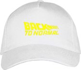 Witte Pet – Snapback met Geel “ Back to Normal “ logo