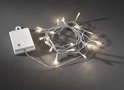 Lichtsnoer met warmwitte micro-leds en een witte batterijhouder.