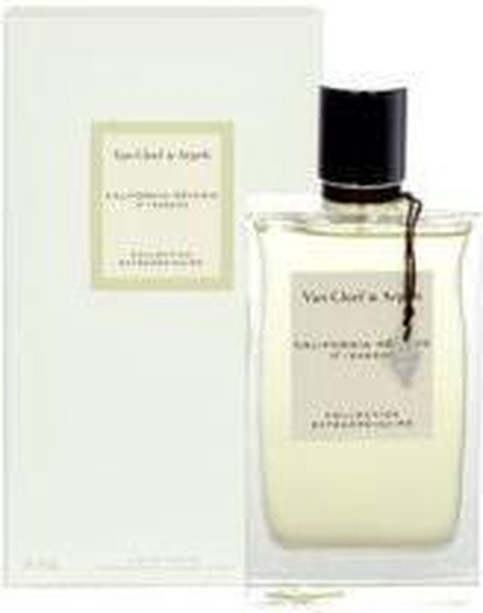Glazen parfumfles met lichtgele vloeistof, zwart dopje en een label met 'CALIFORNIA RÊVERIE COLLECTION EXTRAORDINAIRE'.