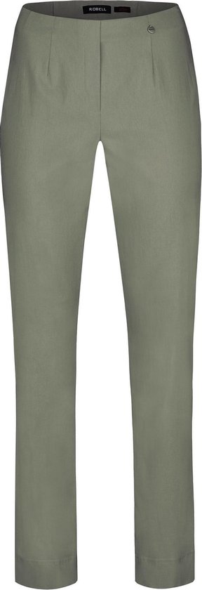 Olijfgroene pantalon met plooien, zakken en een knoopsluiting. Merk: Robell.