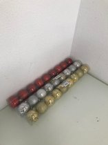 Kerstballen - drie cilinders met negen ballen - goud, rood en zilver - met glitters, glanzend en mat - zevenentwintig totaal