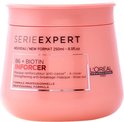 Een peachy-roze pot met het L'Oréal Serie Expert Inforcer masker met een roze deksel.
