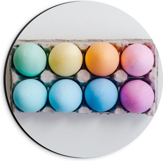 Dibond Wandcirkel - Bovenaanzicht van Gekleurde Eieren in Eierdoos - 20x20cm Foto op Aluminium Wandcirkel (met ophangsysteem)