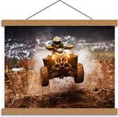 Schoolplaat – Vliegende Quad door de Modder - 40x30cm Foto op Textielposter (Wanddecoratie op Schoolplaat)