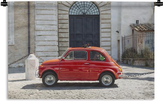 Wandkleed Vintage Auto's  - Rode vintage auto geparkeerd in de straten van Rome Wandkleed katoen 90x60 cm - Wandtapijt met foto