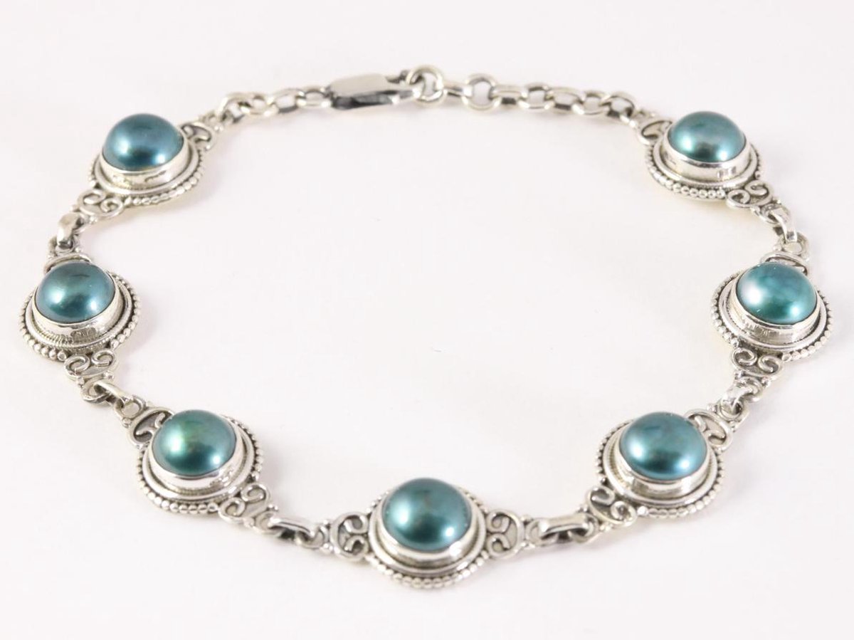 Bewerkte zilveren armband met zwarte parels