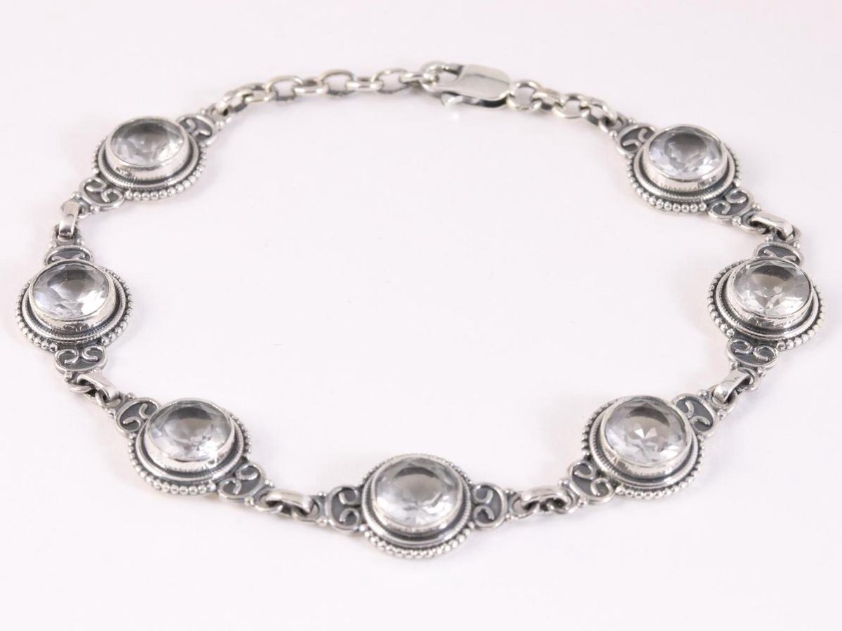 Bewerkte zilveren armband met bergkristal