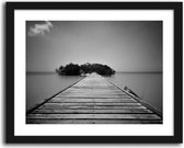 Foto in frame , Pier naar een eiland ​, 70x100cm , Zwart wit  , Premium print