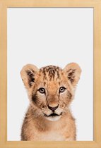 JUNIQE - Poster in houten lijst Lion Cub II -20x30 /Bruin