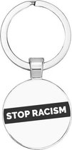 Akyol - Stop racism Sleutelhanger - Black Lives Matter - Antiracist - Leuk kado voor iemand die tegen racisme is - 2,5 x 2,5 CM