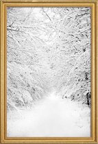 JUNIQE - Poster met houten lijst Walking in a Winter Wonderland -13x18