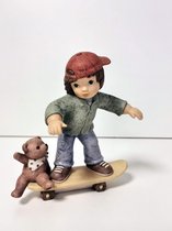 Beeld - Goebel -  N+M - 15 cm - Jongen op skateboard.
